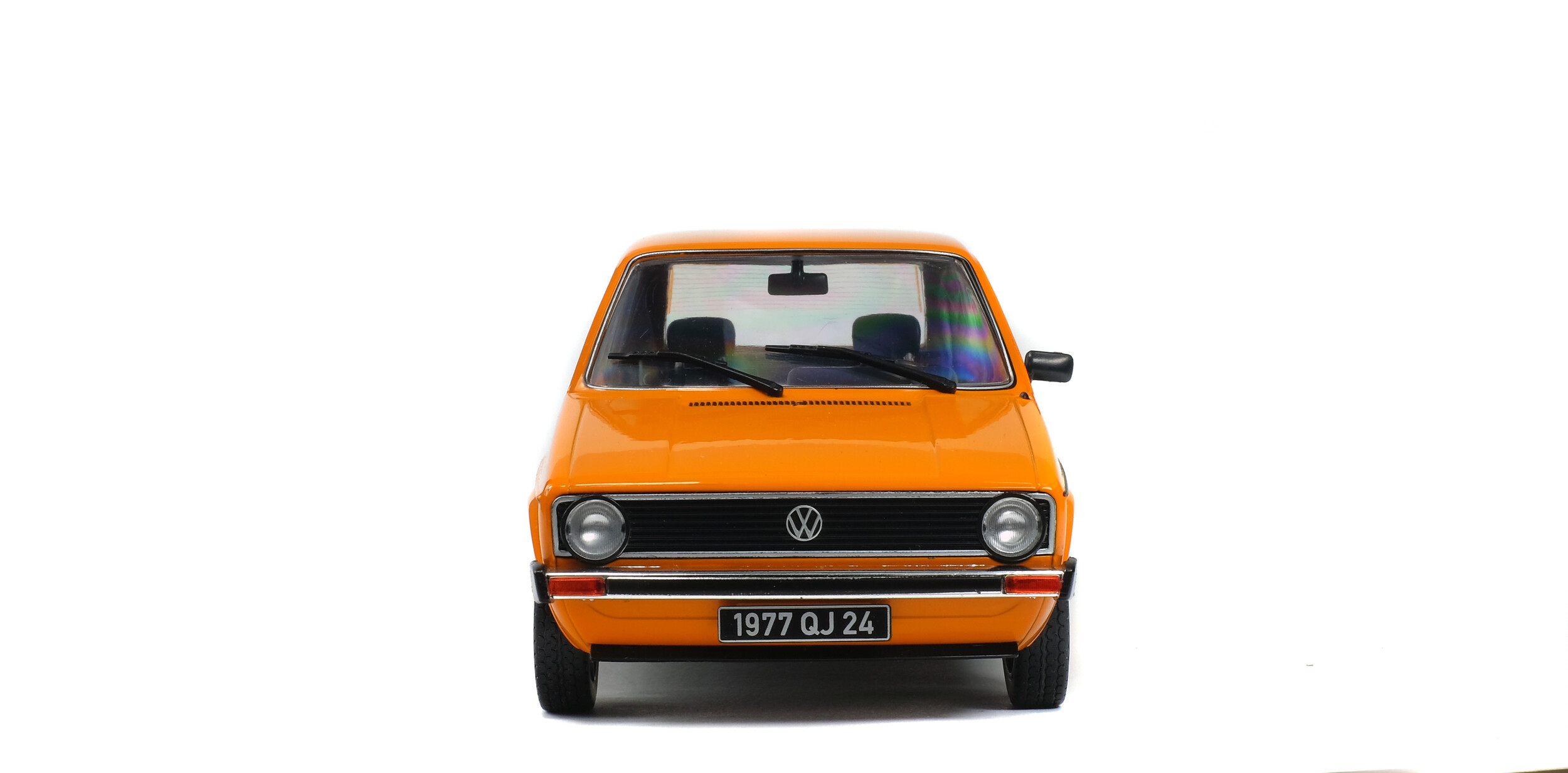 Volkswagen Golf is matte orange in China