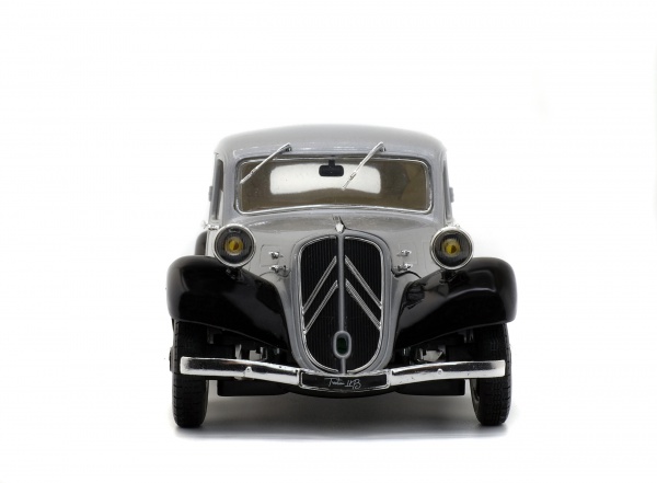 CITROEN TRACTION 11B - BI-TON ARGENT - 1937