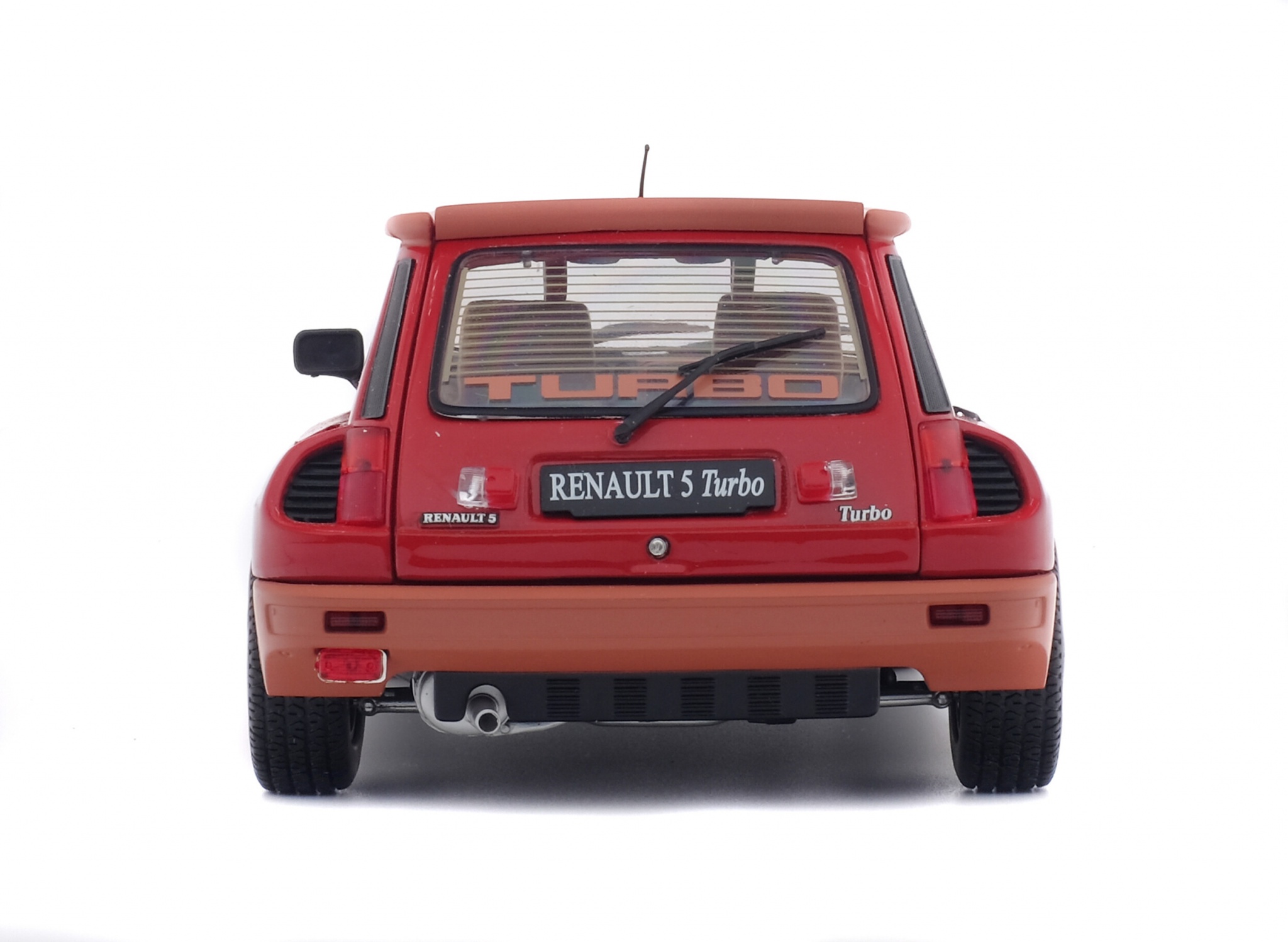 Renault 5 Turbo – Universal Hobbies 1/18 – Rouge – Occasion Avec Boîte Et Surboîte