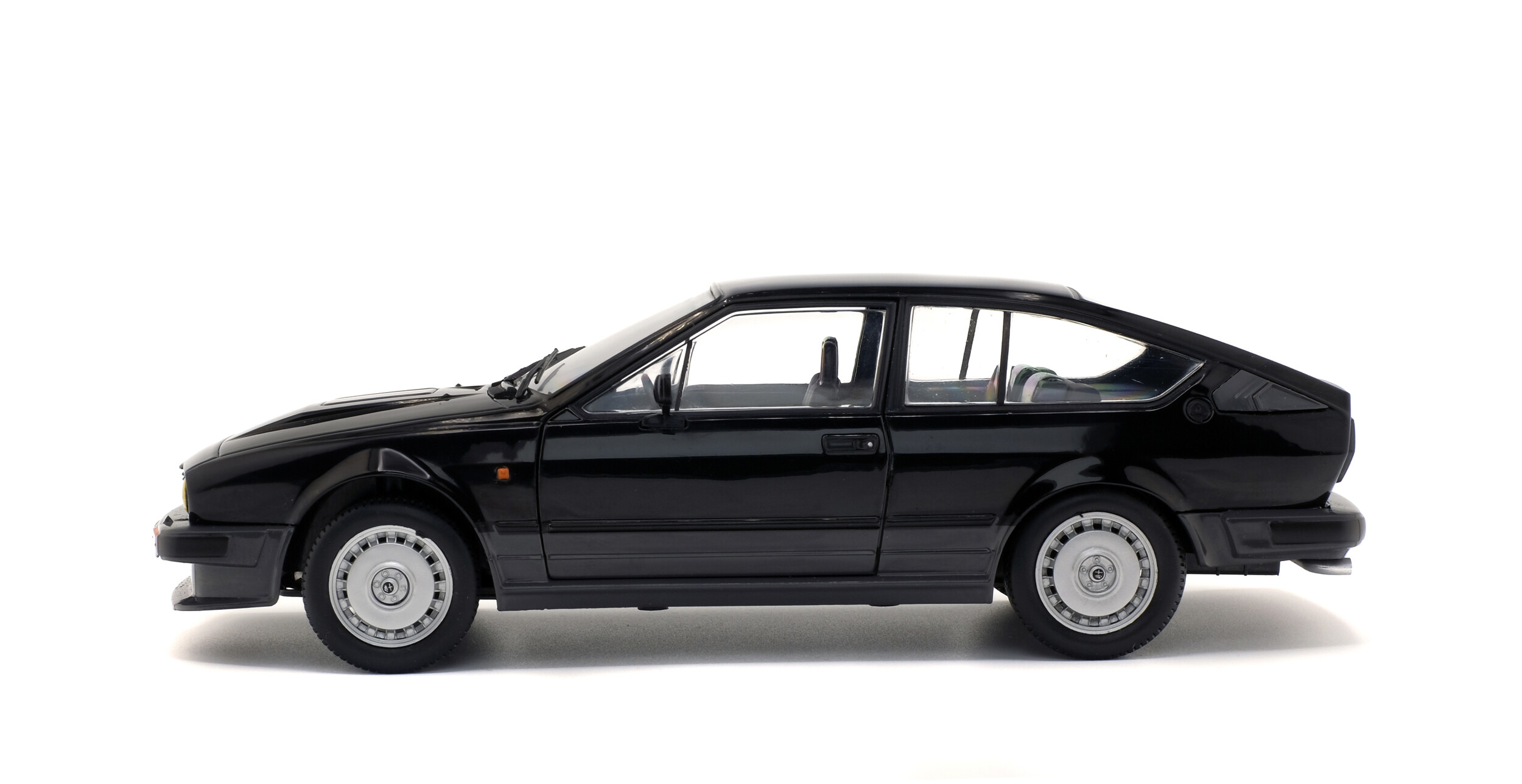 ALFA ROMEO GTV6 BLACK 1984 Solido ALFA ROMEO GTV6 BLACK 1984 Solido