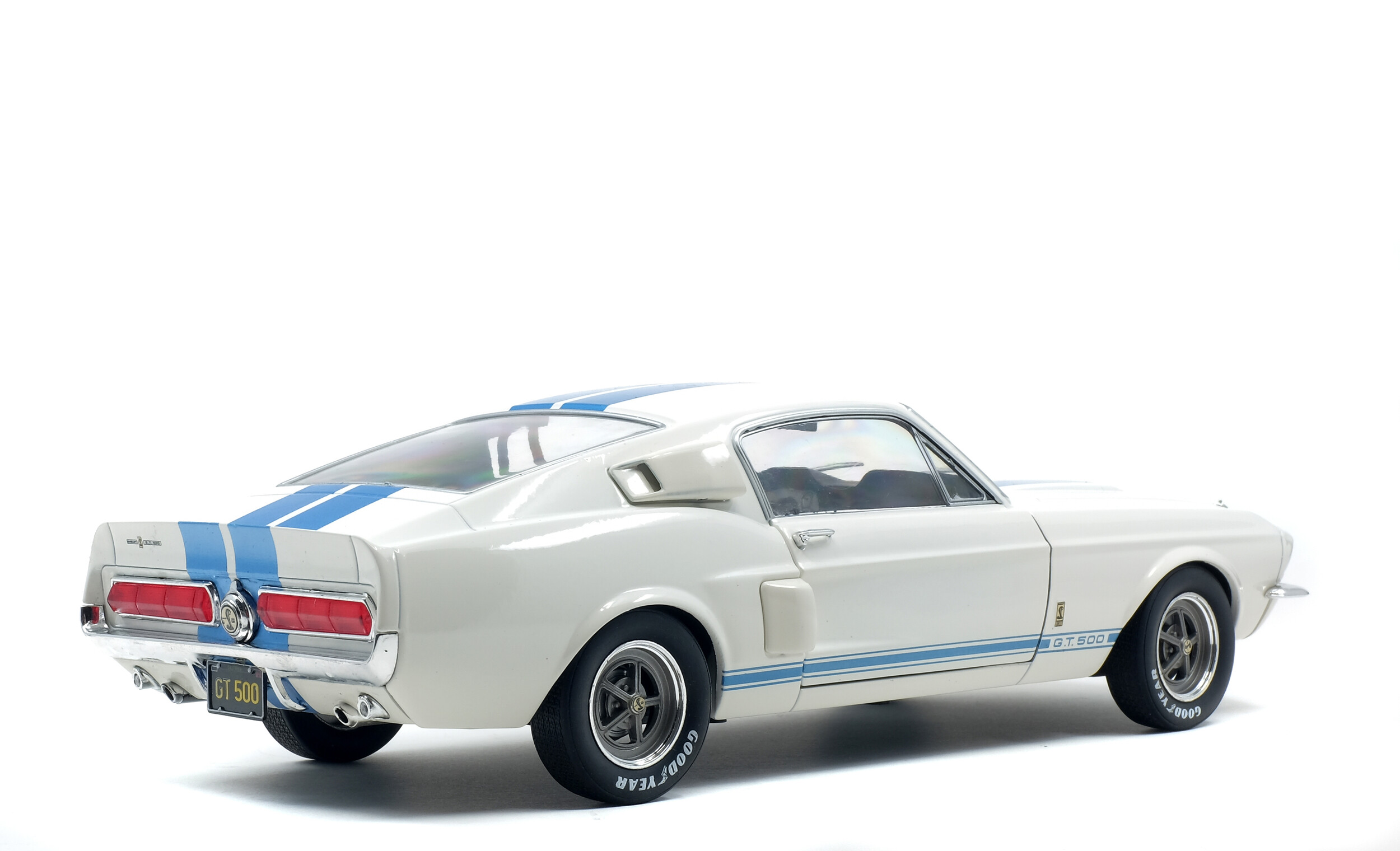 SOLIDO S1802901 1967 SHELBY MUSTANG GT 500 1/18 WHITE with BLUE STRIPES