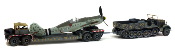 FAMO - SD.KFZ. 9 AVEC REMORQUE AH116 ET FUSELAGE DE MESSERSCHMITT BF109 - GERMANY 1945