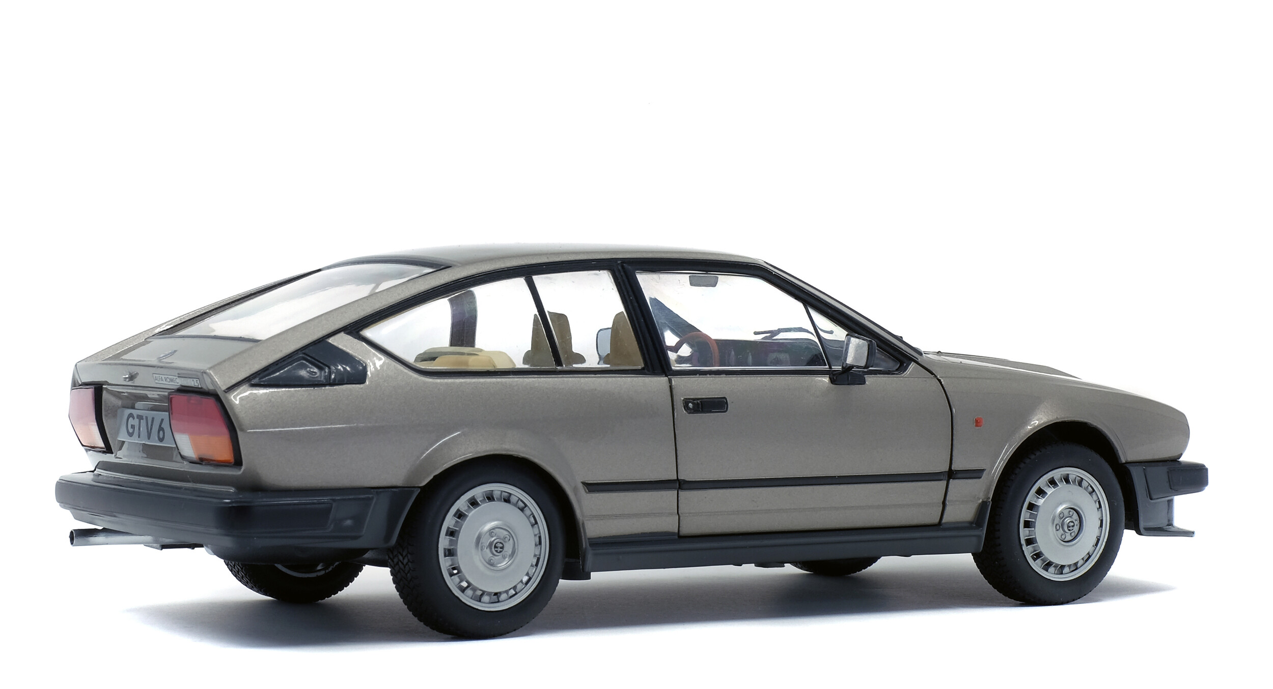 Alfa Romeo GTV6 - Silver - 1984 - Solido