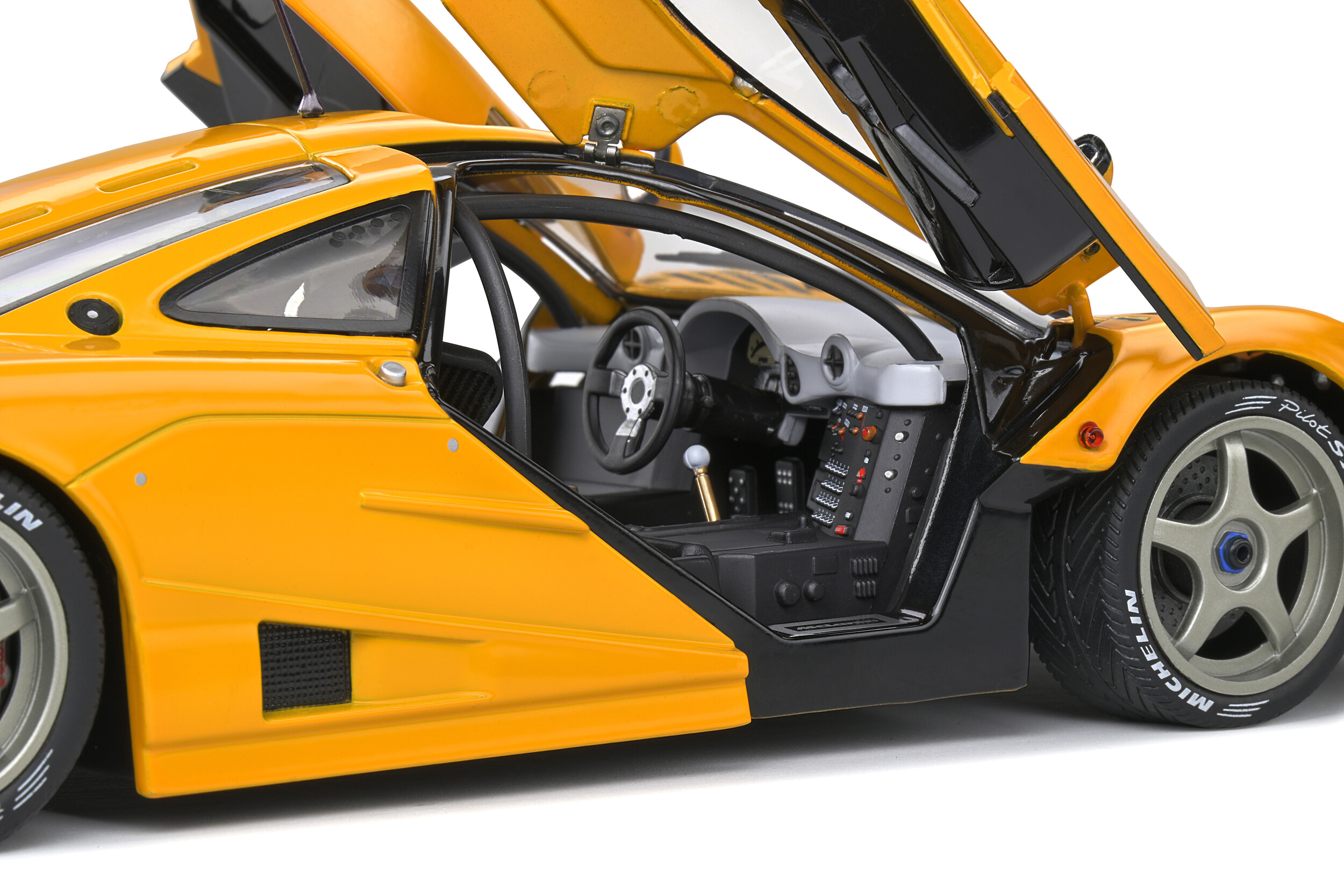 REVIEW: Solido McLaren F1 GTR •