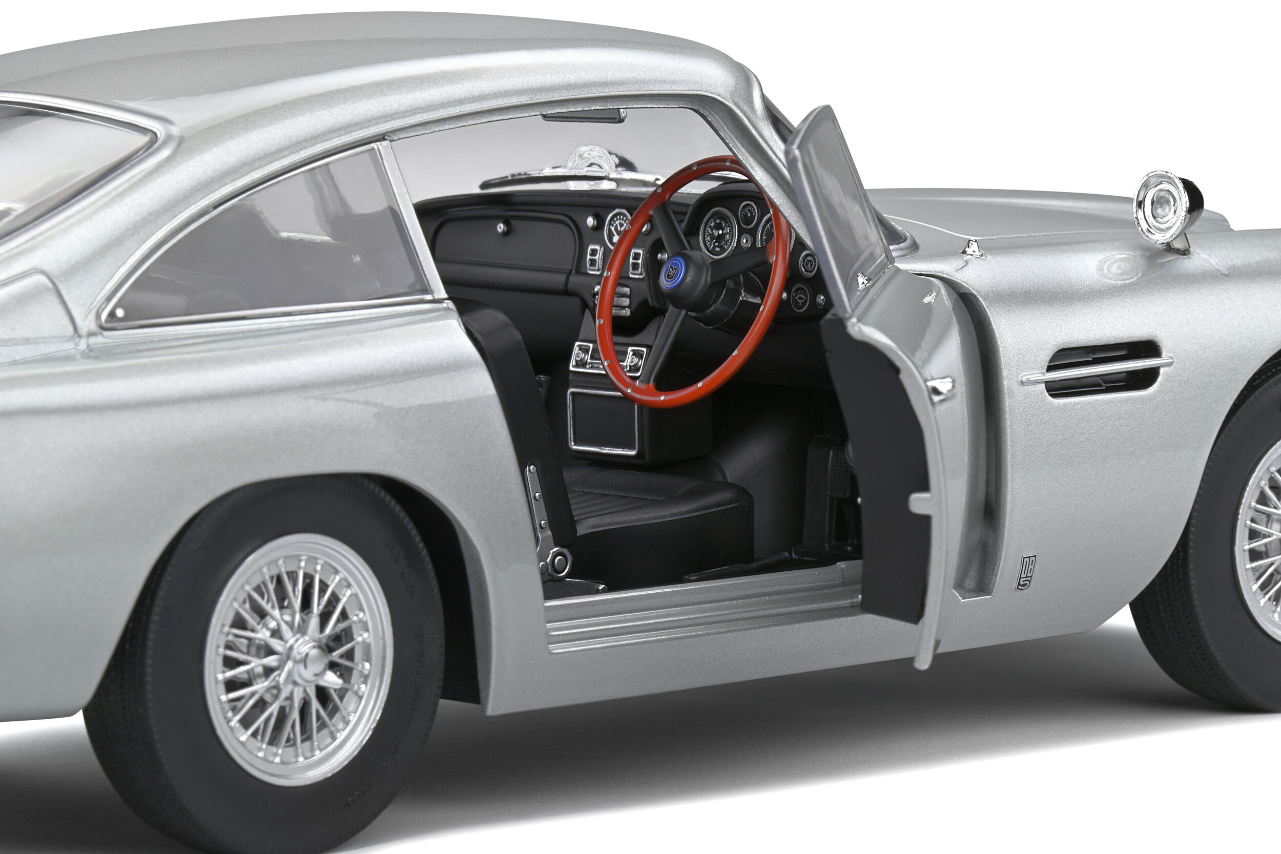 Aston Martin DB5 - Silver Birch - 1964 - Solido