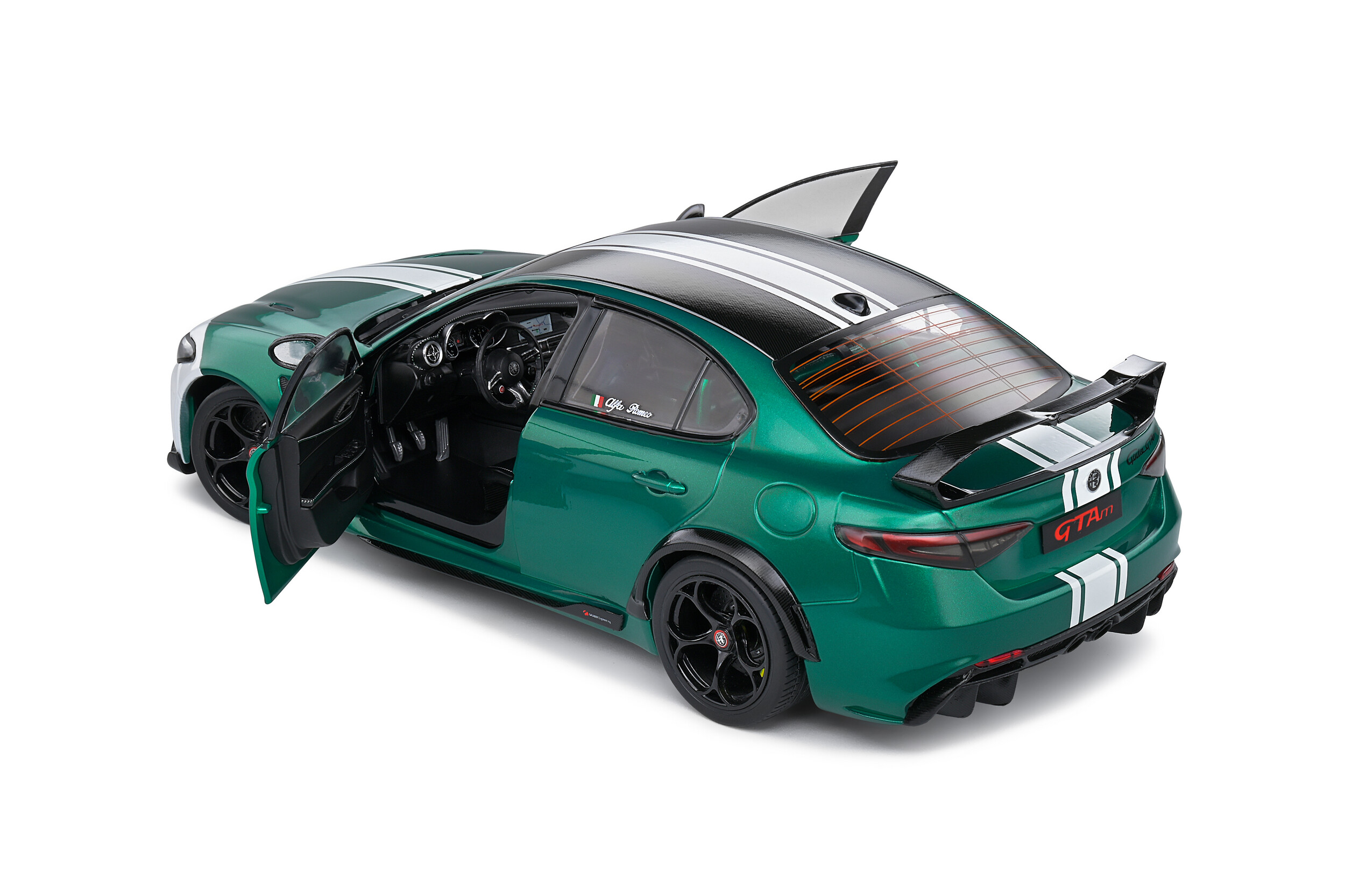 【超希少】Alfa Romeo Giulia GTA M　1/18　ソリド Amazon.com: Solido - Alfa-Romeo Giulia GTA M Nurburgring