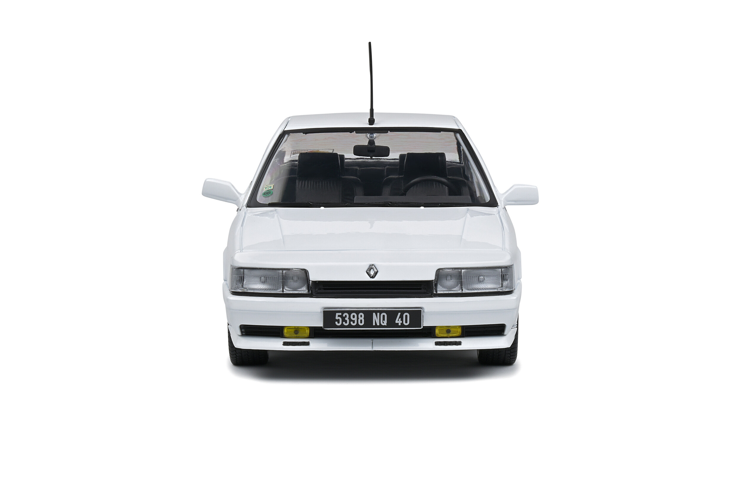 ソリド 1/18 ルノー21 ターボ Mk.1 1988 グレイシャーホワイト Renault 21 Turbo MK1 - Blanc Glacier - 1988 - Solido
