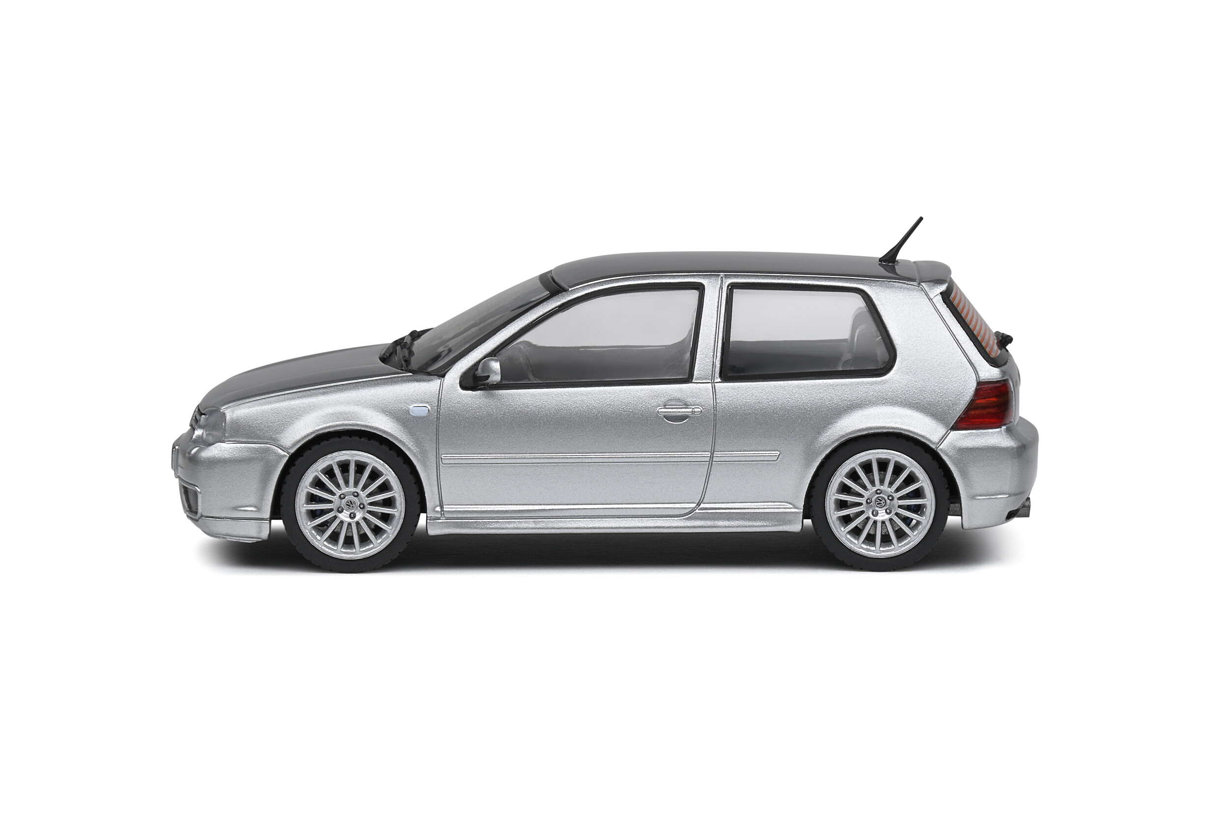 Volkswagen Golf IV R32 - 2003 - Solido