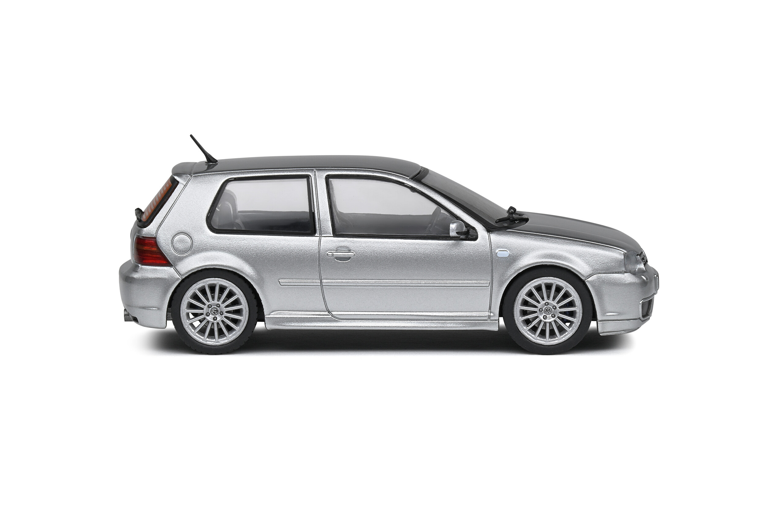 Volkswagen Golf IV R32 - 2003 - Solido