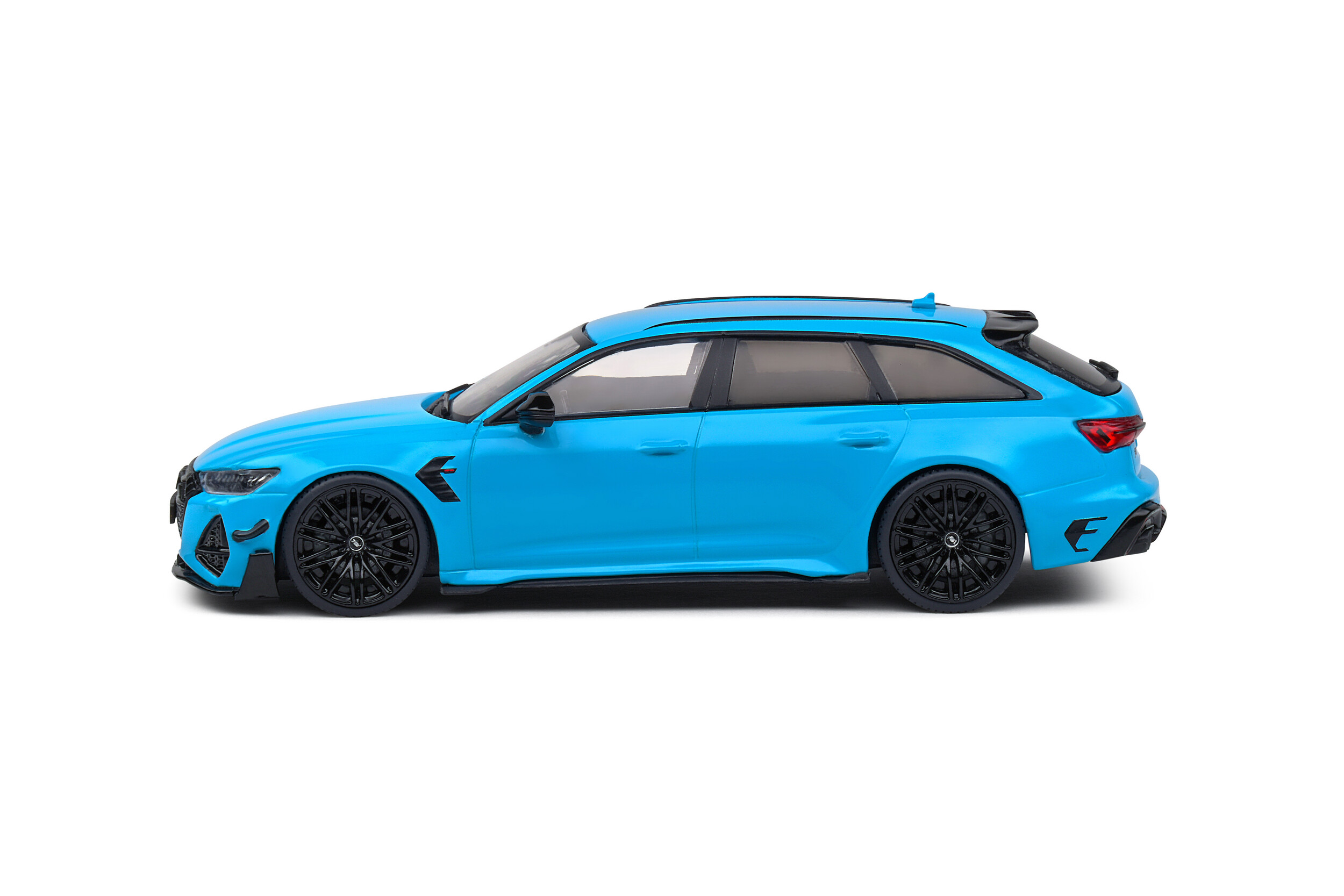 1/18 アウディ　ABT RS6-R ブルー ABT RS6 R - Miami Blue - 2021 - Solido