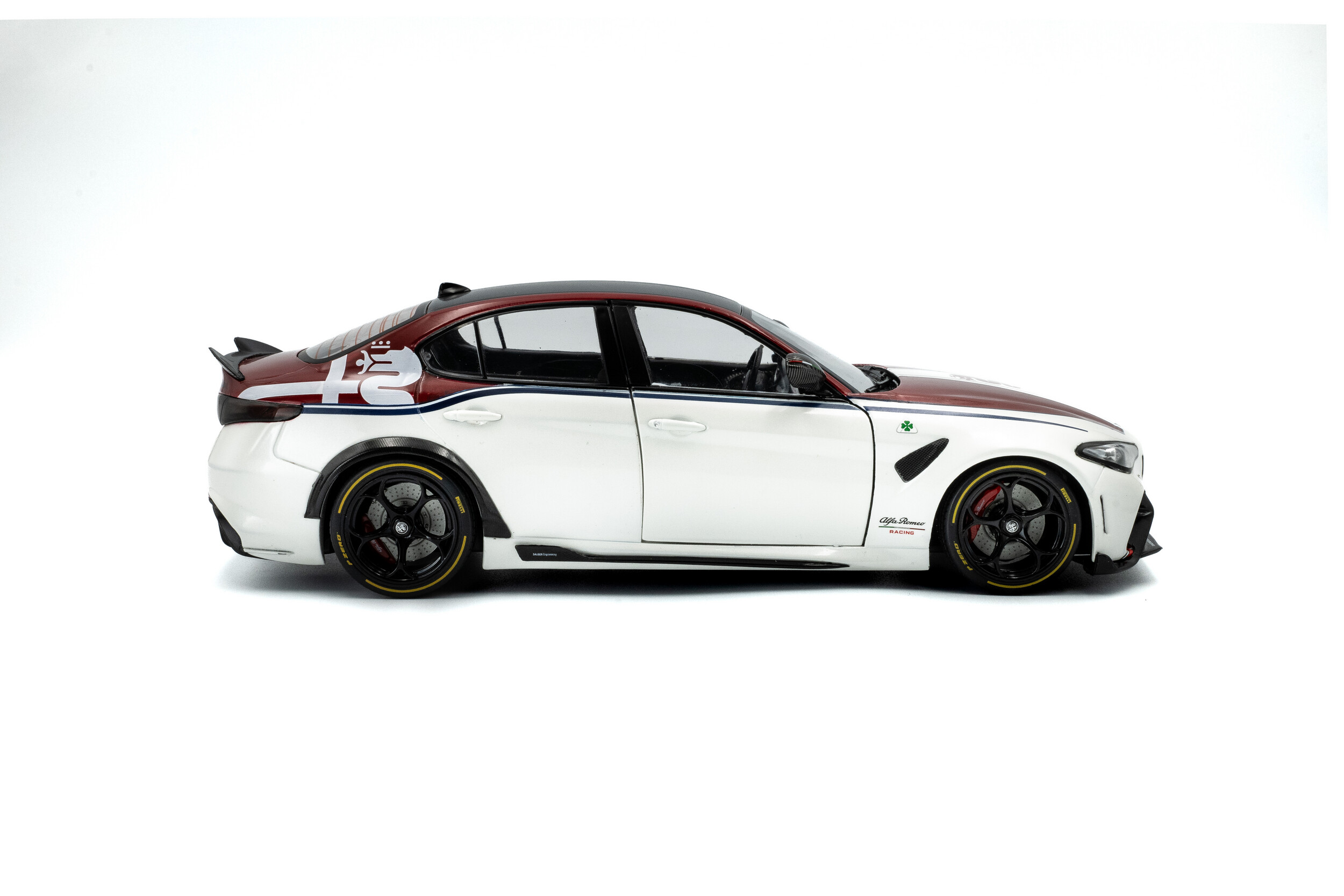 Alfa Romeo Giulia GTA-M Bianco i Rosso - 2023 - Solido