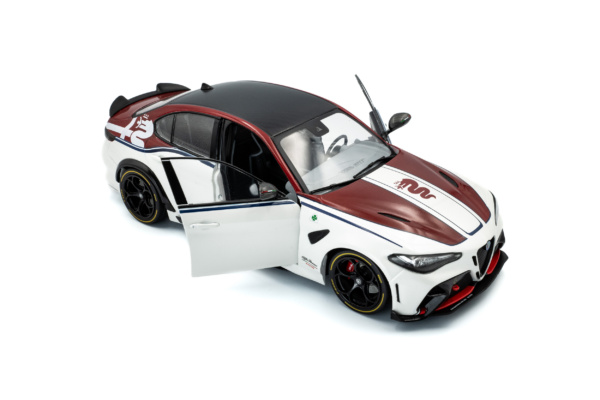 Alfa Romeo Giulia GTA-M Bianco i Rosso - 2023