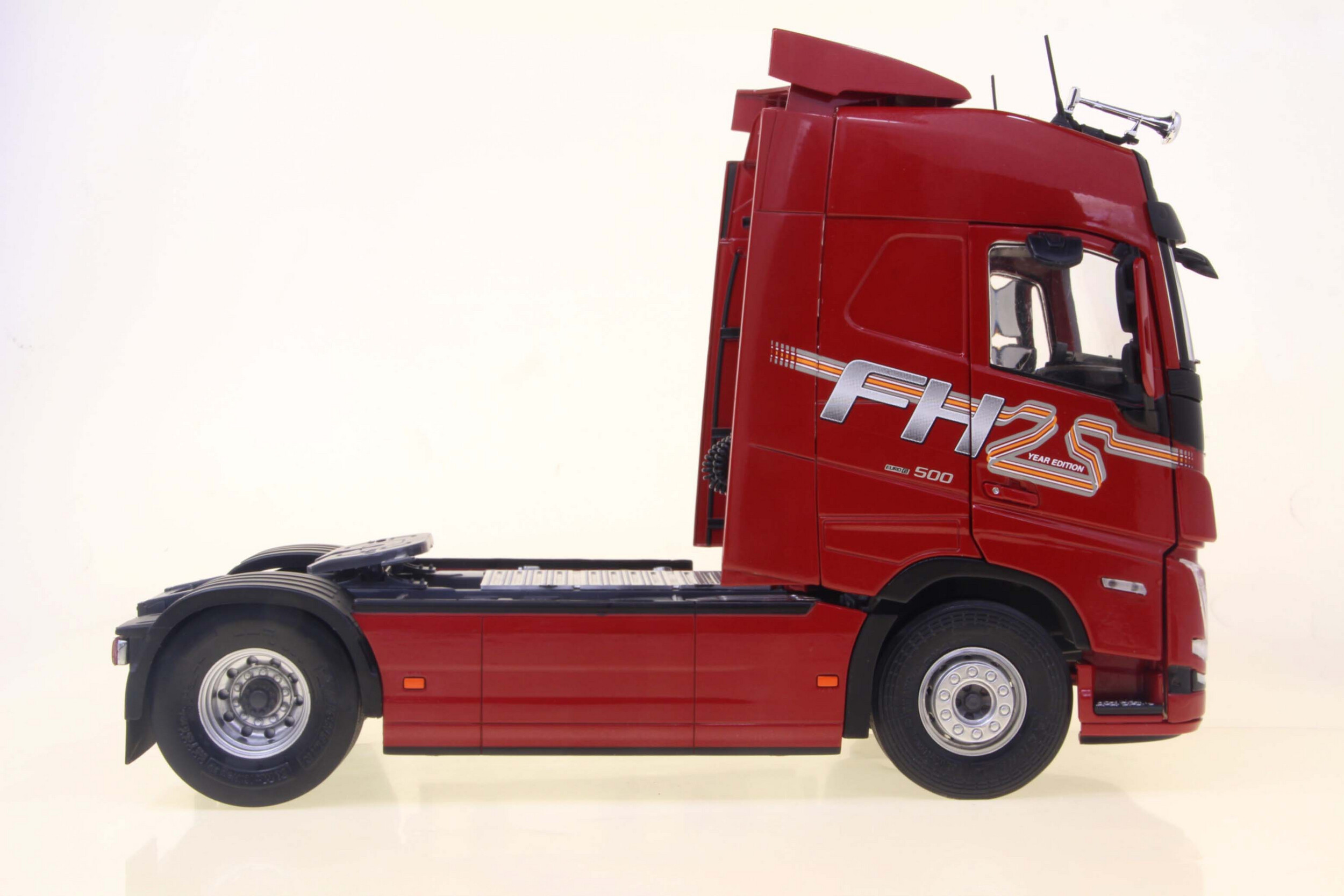 Volvo Trucks FH GLOBETROTTER XL 25 YEARS EDITION - 2023 - Solido