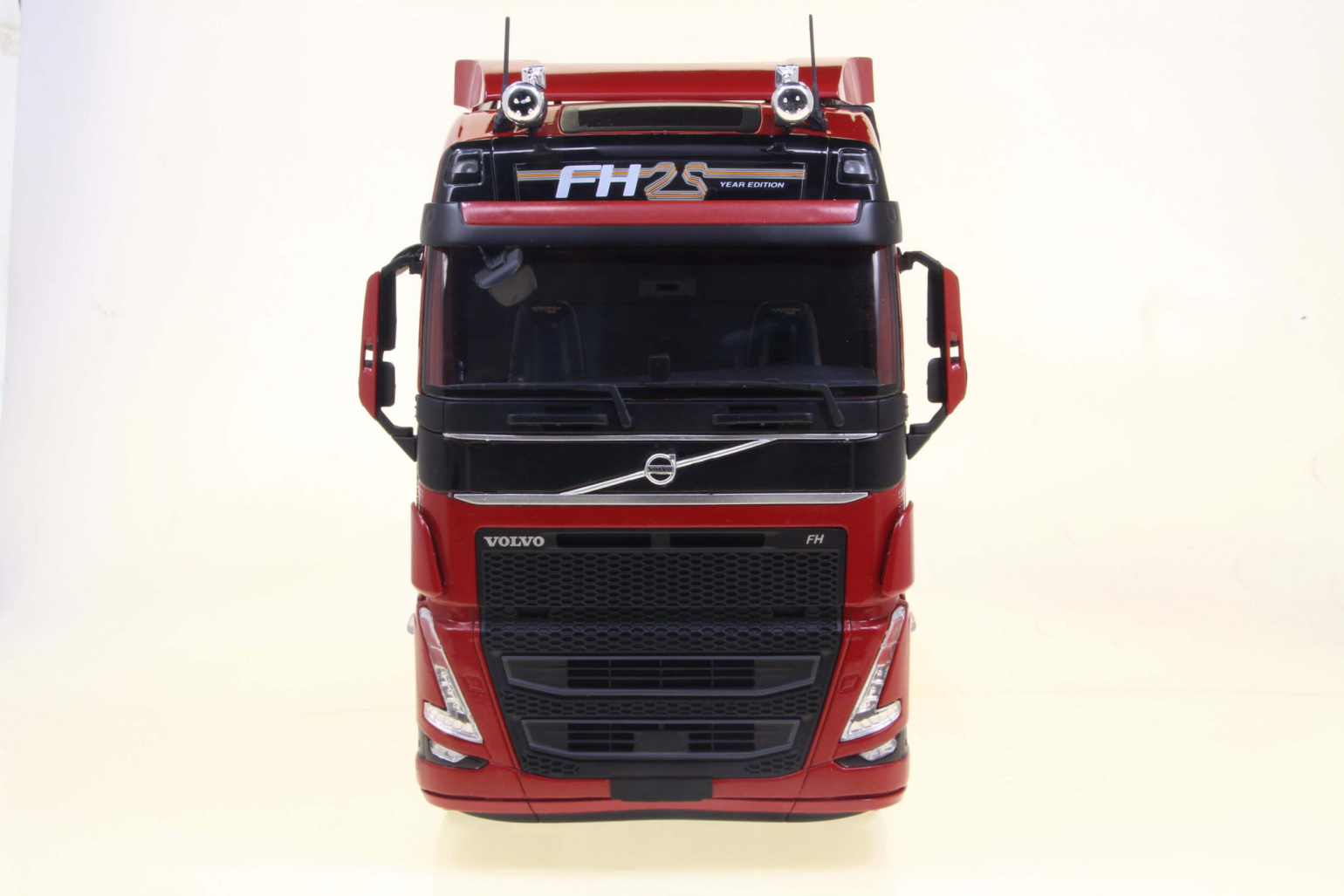 SOLIDO 1/24 - Volvo FH Globetrotter XL 25 Years Edition - S2400104