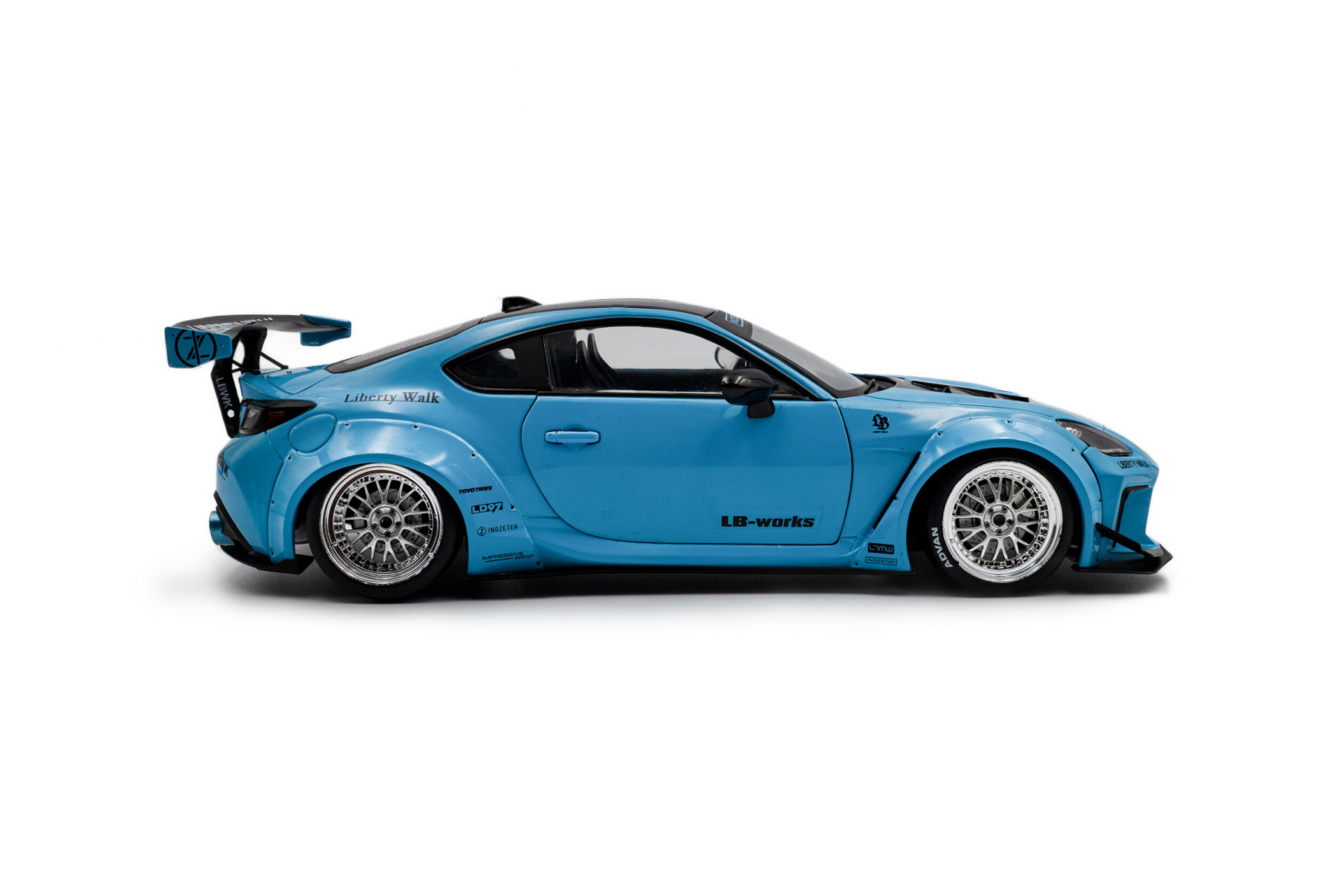 Toyota GR86 Avec Kit LBWK – Solido 1/18 – Blanche – 2024 – S1813602 – Neuf