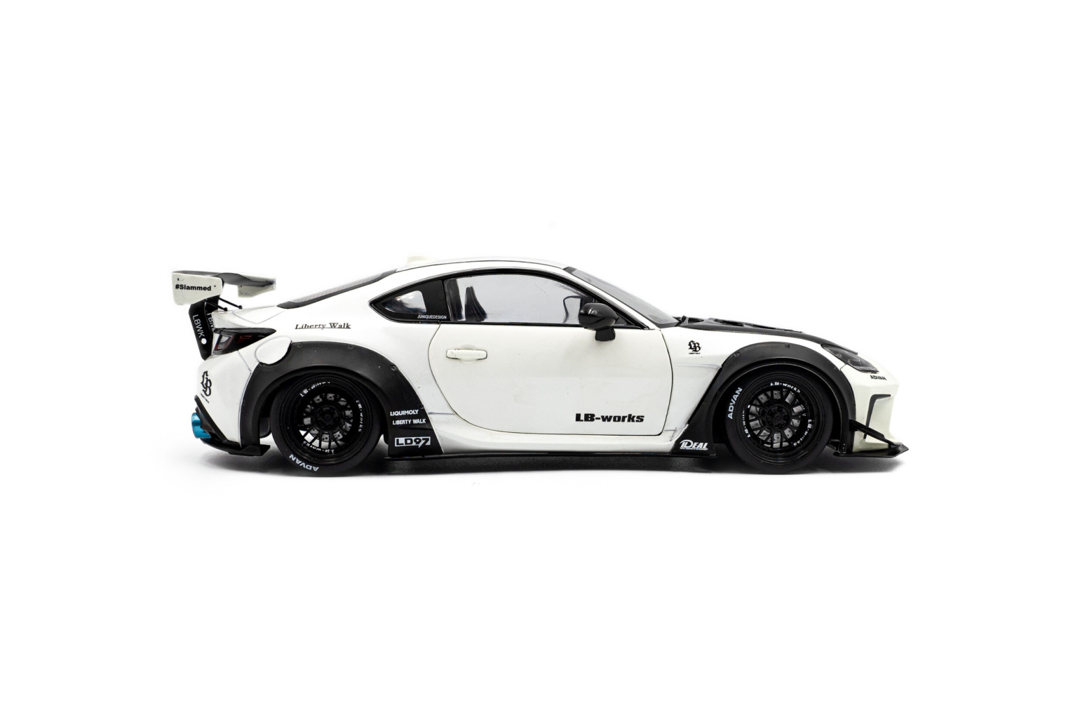 Toyota GR86 LBWK Body Kit - Pearl White - 2024 - Solido