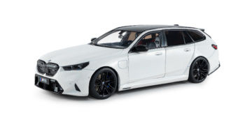 BMW M5 TOURING - Alpine White Solid - 2025