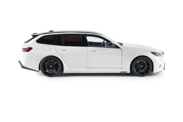 BMW M5 TOURING - Alpine White Solid - 2025