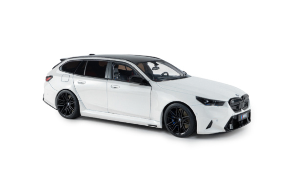 BMW M5 TOURING - Alpine White Solid - 2025