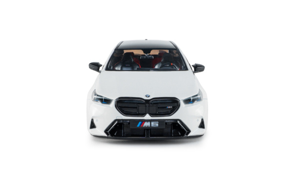 BMW M5 TOURING - Alpine White Solid - 2025