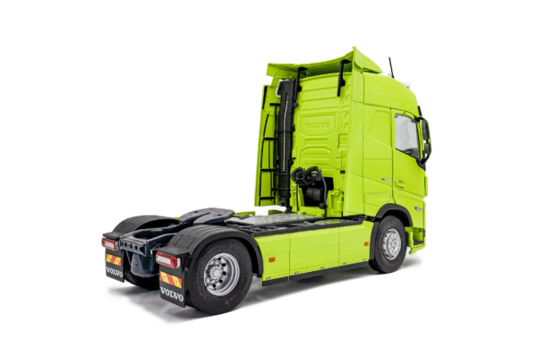 Volvo Trucks FH Globetrotter XL - NEON GREEN - 2023
